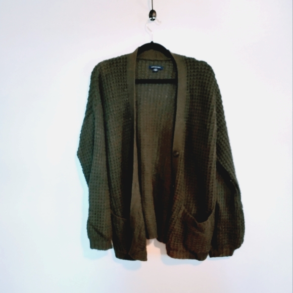 American Eagle Outfitters Sweaters - American Eagle green knit Cardigan. Heavy weight with buttons in the front and l